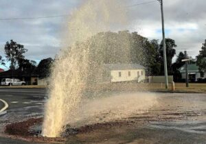 ببینید | ترکیدن لوله‌ای در نزدیکی فرودگاه مادرید