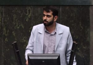 عضو هیأت‌رئیسه کمیسیون امنیت ملی: یک چشم همه ما به میز مذاکره و چشم دیگرمان به ماشه موشک‌ها است