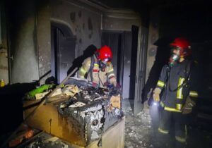 آتش‌سوزی یک ساختمان مسکونی در مشهد با یک مصدوم