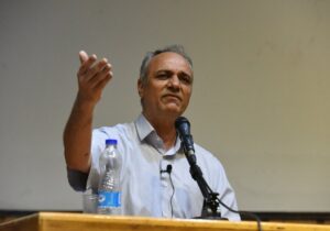 ویژگی‌های مذاکره کننده خوب از نظر احمد زیدآبادی/ کسانی هستند که خونسرد به نظر می‌رسند، اما از سر جهالت نسبت به حجم تهدید است