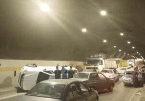 ببینید | اولین تصاویر از تصادف زنجیره‌ای در محور دیواندره- سقز با ۳ کشته