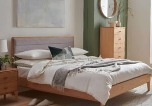 ۵ شغل بسیار عجیب و غریب در دنیا/ از خوابیدن تا تماشای خشک شدن رنگ!