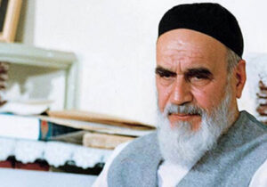 خاطره خدمت امام خمینی(ره) به زائران حضرت رضا(ع)