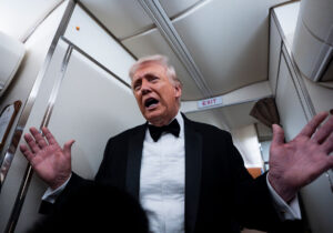 ببینید | کارشناس صداوسیما: ترامپ از درون آمریکا به دلیل مشکلات معیشتی مردم خودش تحت فشار است