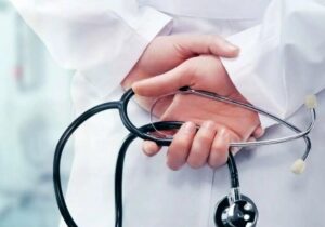 ادعای رییس سازمان نظام پزشکی: یک پزشک در یکی از شهرهای شمالی با انداختن بلوک سیمانی باعث شهادت یکی از حافظان امنیت شد