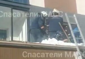 ببینید | اقدام عجیب یک زن روس؛ پریدن از طبقه سیزدهم!