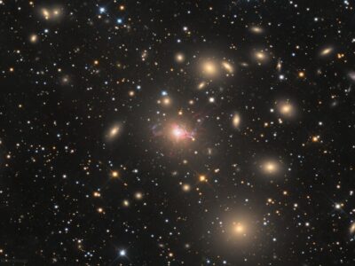 عکس روز ناسا از کهکشانی عجیب و آشفته