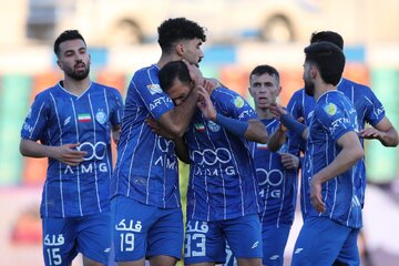 پیروزی استقلال در یک نمایش دیوانه‌وار؛ آبی‌ها با نازون رستگار شدند