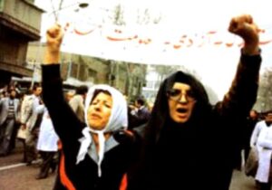 این دختر دبیرستانی آبروی شاه را برد