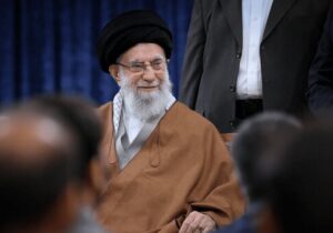 بازخوانی بیانات رهبر انقلاب درباره نیروهای اطلاعاتی کشور/ وزارت اطلاعات منشأ خیر و برکت است/ مجموعه وزارت اطلاعات، یکی از باوفاترین مجموعه‌ها است