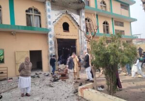 بیش از ۸۰ شهید و مجروح در انفجار مسجد شیعیان در اسلام آباد/ عکس