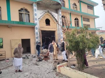 بیش از ۸۰ شهید و مجروح در انفجار مسجد شیعیان در اسلام آباد/ عکس