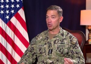 حضور فرمانده سنتکام با انتشار این عکس تائید شد/ تحلیلگر وال استریت ژورنال: حضور او به معنای بحث بر سر موشک‌های بالستیک و نیروهای نیابتی است