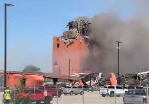 ببینید | کنده شدن سقف ساختمان در پی انفجار در اورگان آمریکا!