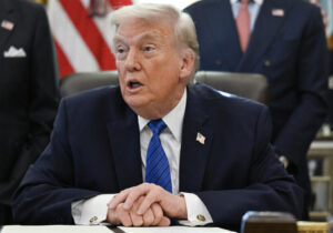 ترامپ: ایران به شدت خواهان توافق است، باید هم به توافق برسند/ اگر نه، عواقب بسیار شدیدی خواهد داشت/مذاکرات اوایل هفته آینده/مانند ونزوئلا صبر می‌کنیم