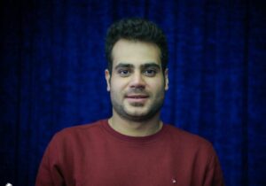 در ستایش قهرمان آشنا