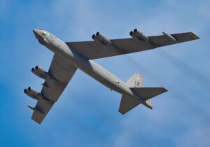 چرا آمریکا بمب‌افکن‌های B-۵۲ را بازنشسته نمی‌کند؟