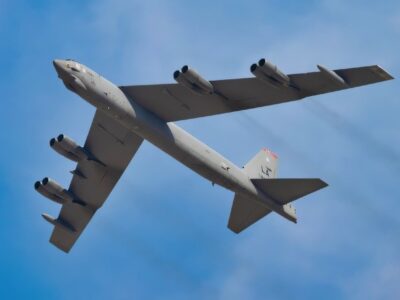 ببینید | اولین تصاویر از ورود بمب‌افکن‌های سنگین B-۵۲ آمریکا به پایگاه آمریکایی العدید در قطر