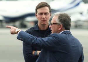 ببینید | حضور ویتکاف و کوشنر در ناو هواپیمابر لینکلن